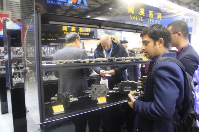 M5X130CHB-10A-85A Excavator Swing Motor Machinery Engine 260-RG11D20 For SY205/215 -RG11D 24